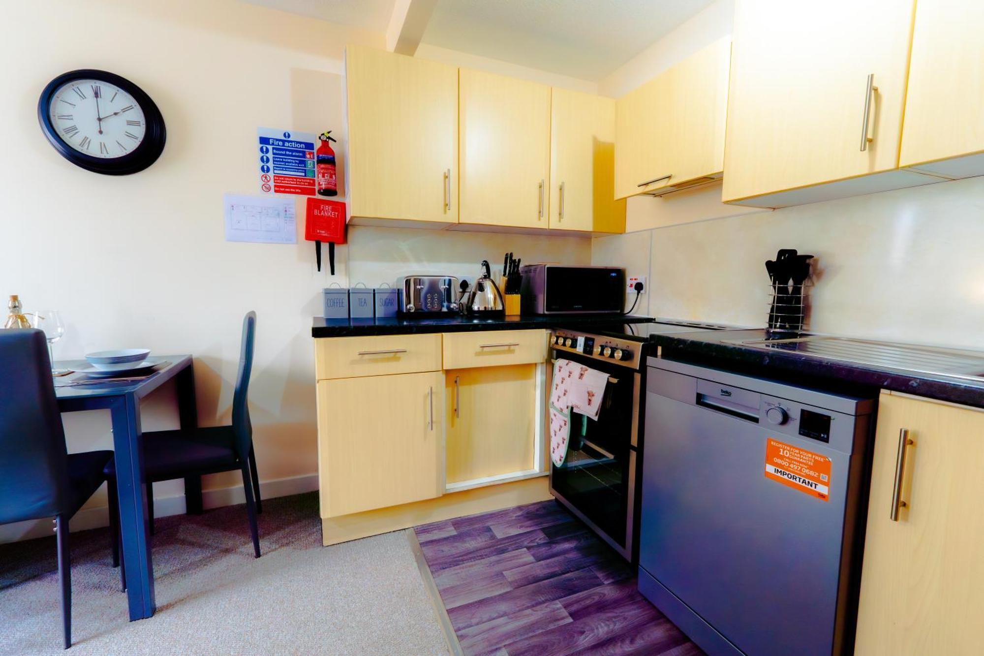 Lovely & Bright 2 Bed Appartamento